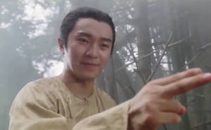 [周星驰]韦小宝在鹿鼎记中拿着洋枪当一阳指装逼