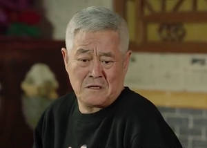 自己没能力就说没能力,还大环境,怎么你到哪儿 哪都大环境不好,你是破坏大环境的人啊-乡村爱情,赵本山,gif,动图