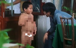 [喜剧之王]尹天仇（周星驰）弹小肥仔JJ动态图