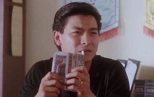 我先给你四千,但是你一定要记住,一个礼拜之内，一定要有情报,而且要详细正确，明白吗？-刘德华表情,刘德华抽烟表情,雷洛